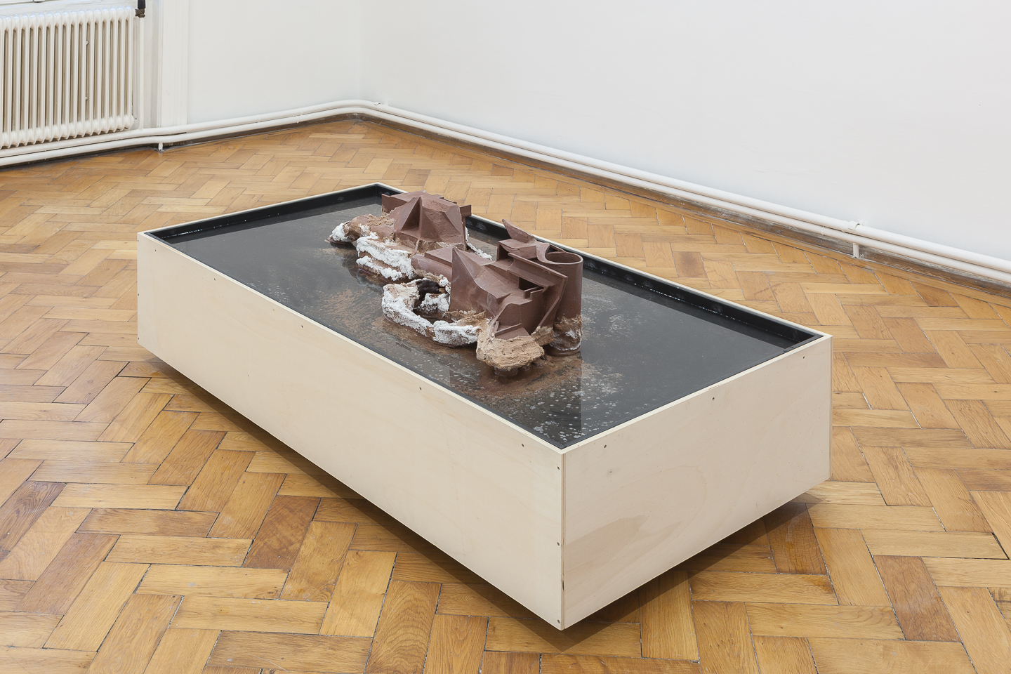 Laurence Sturla*1992 in Swindon, UKlives and works in ViennaBut all they found where tide lines III, 2020, Unglazed stoneware ceramic, raw clay, salt, bone meal, wood, PVC, water, metal fixings, 155 x 75 x 50 cm
