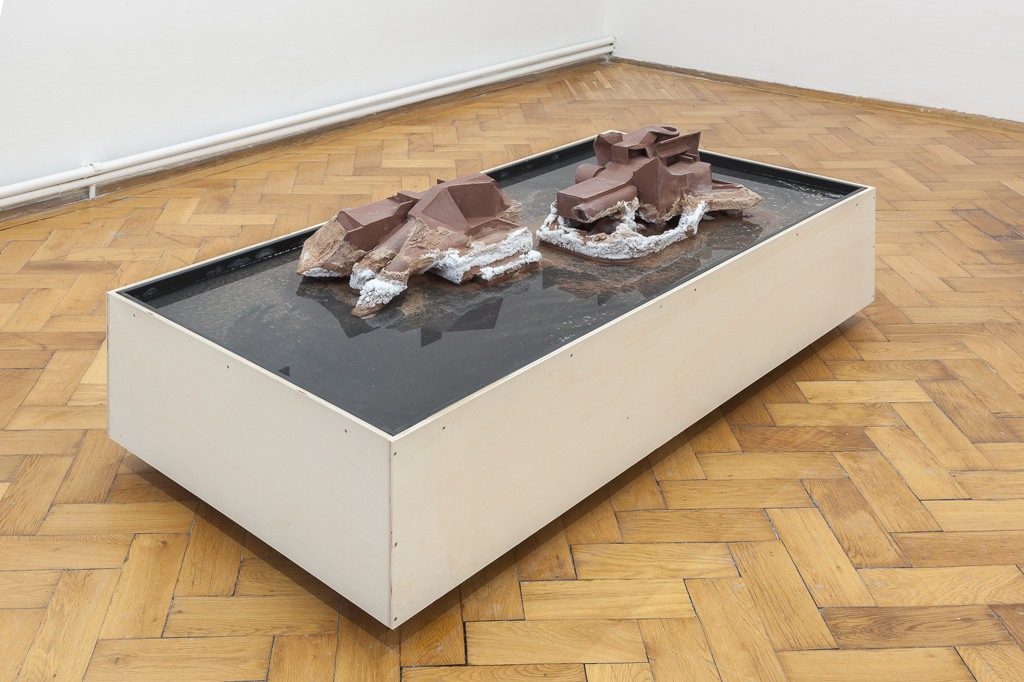 Laurence Sturla*1992 in Swindon, UKlives and works in ViennaBut all they found where tide lines III, 2020, Unglazed stoneware ceramic, raw clay, salt, bone meal, wood, PVC, water, metal fixings, 155 x 75 x 50 cm