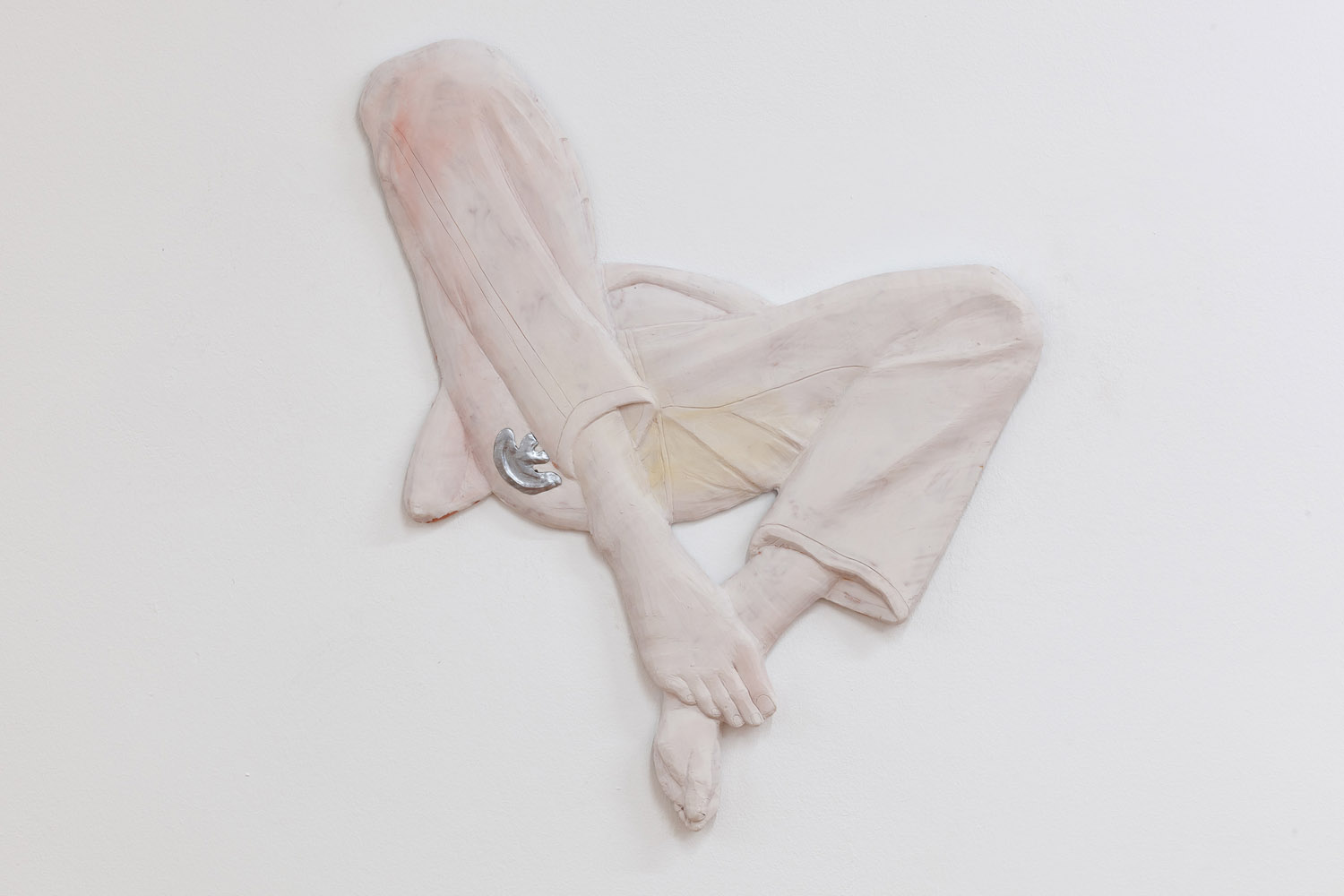 Ellie Hunter, Intuitive Anatomies I, 2022. Aqua resin and cast aluminum. Exhibition view, Loggia. Photo: Flavio Palasciano.