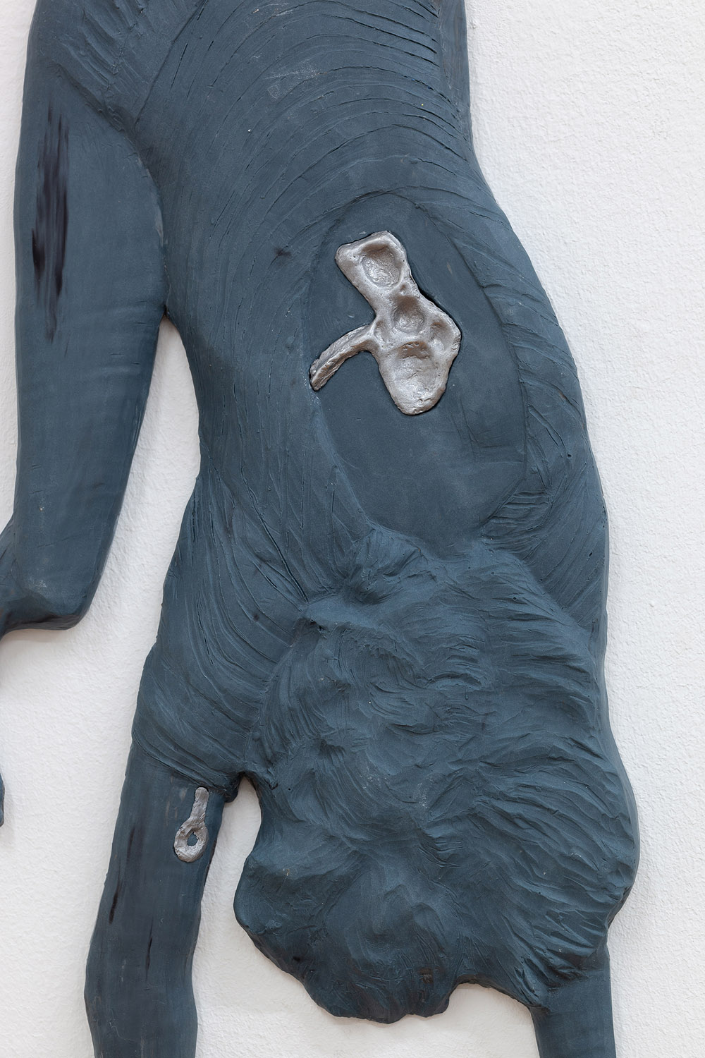 Ellie Hunter, Intuitive Anatomies VI, 2022 (detail). Aqua resin and cast aluminum. Exhibition view, Loggia. Photo: Flavio Palasciano.