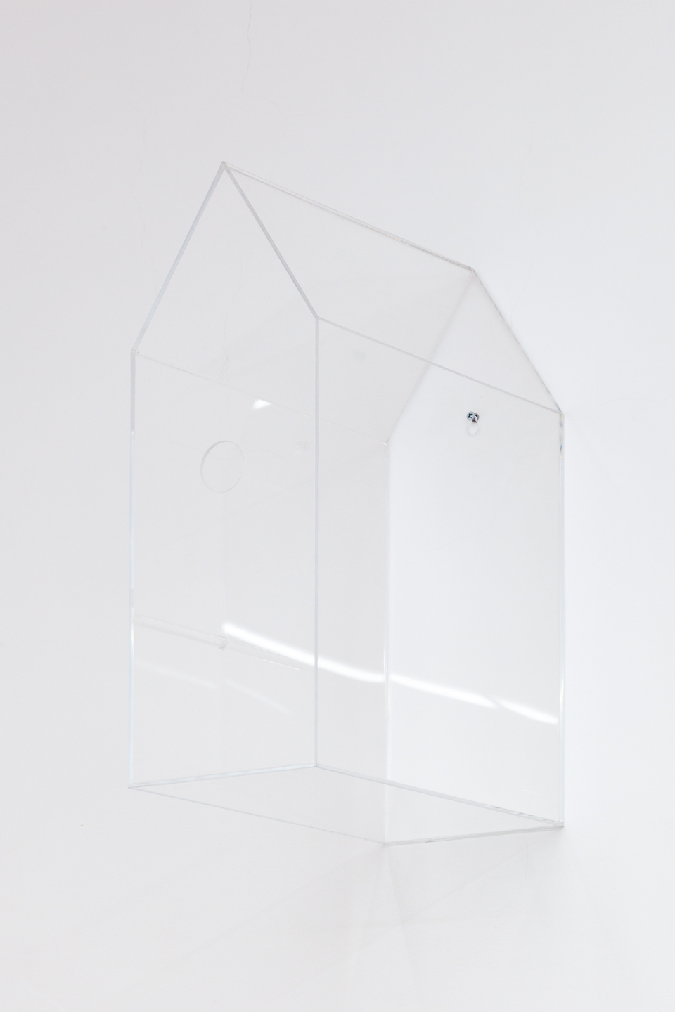 Kerstin von Gabain*1979 in Palo Alto, lives and works in ViennaShelter for beasts (clear) 2021, acrylic glass42 x 15 x 30 cm