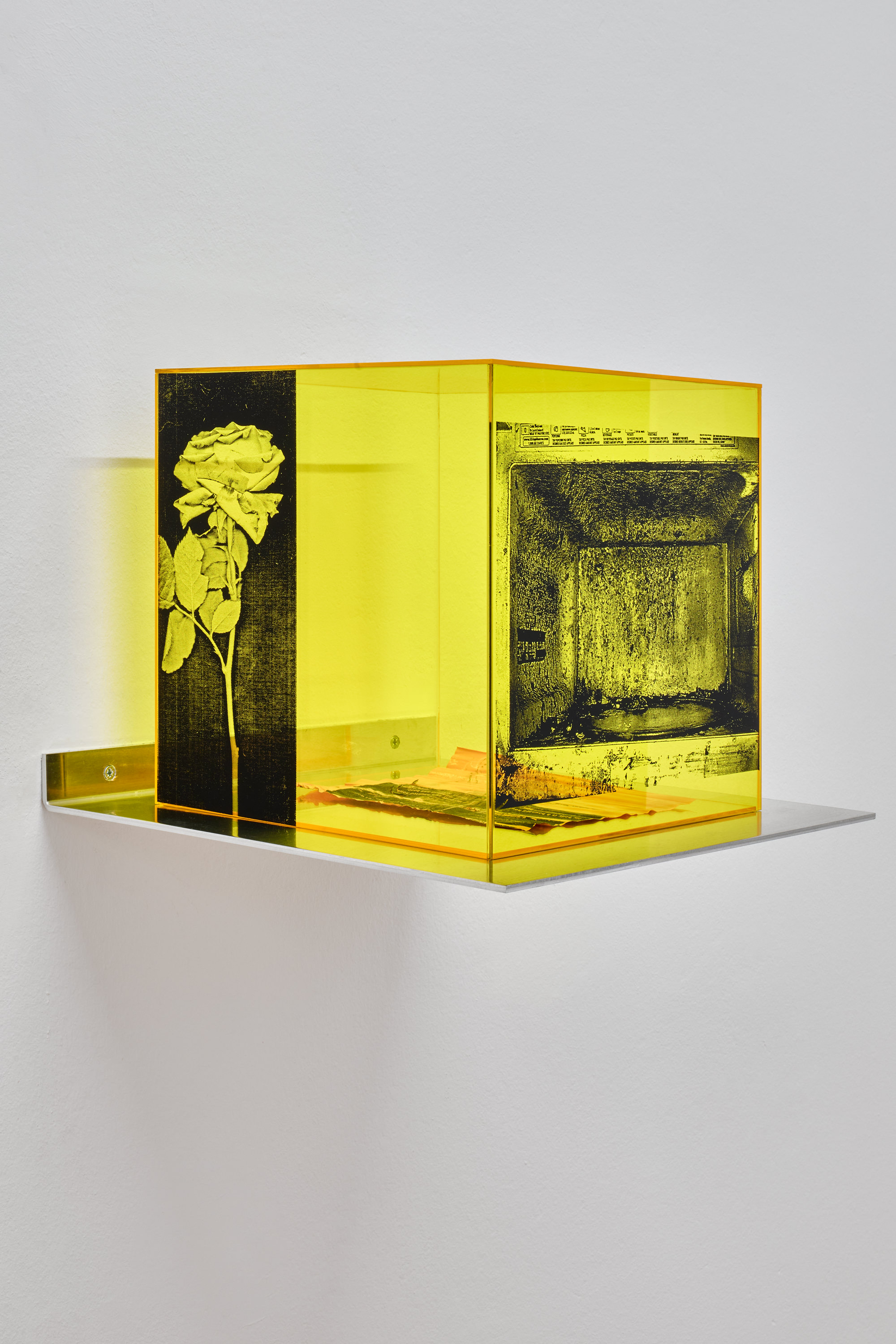 Martin Maeller, Untitled (haunted house), silkscreen on PMMA, PVC, 27 x 27 x 27 cm, 2023 | Photo: Jan Kolsky